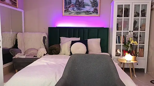 Snapshot of JoanneGG chatting on March 11, 10:18 am JoanneGG online show from March 11, 10:18 am