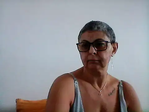 Snapshot of roseblak42 chatting on February 6, 11:21 am roseblak42 online show from February 6, 11:21 am