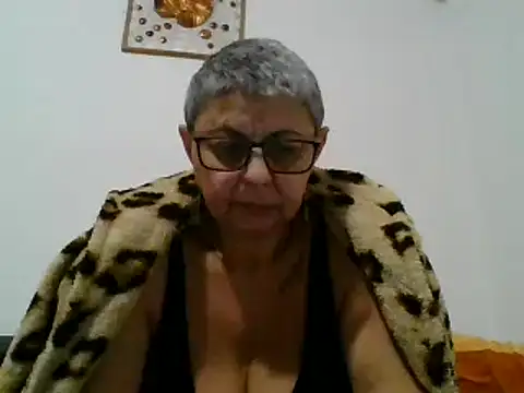 Snapshot of roseblak42 chatting on February 10, 6:13 pm roseblak42 online show from February 10, 6:13 pm