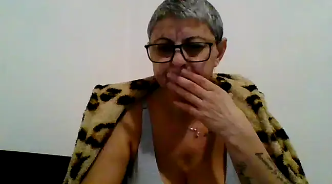 Snapshot of roseblak42 chatting on February 14, 5:36 pm roseblak42 online show from February 14, 5:36 pm