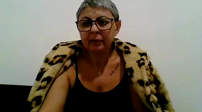 Snapshot of roseblak42 chatting on February 20, 6:24 pm roseblak42 online show from February 20, 6:24 pm