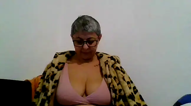 Snapshot of roseblak42 chatting on February 23, 4:57 pm roseblak42 online show from February 23, 4:57 pm