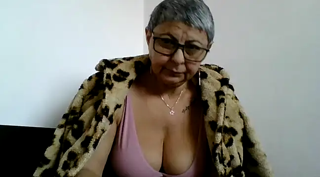 Snapshot of roseblak42 chatting on February 26, 1:52 pm roseblak42 online show from February 26, 1:52 pm