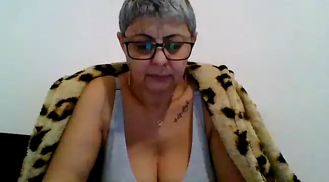 Snapshot of roseblak42 chatting on March 1, 3:38 pm roseblak42 online show from March 1, 3:38 pm