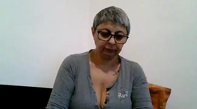 Snapshot of roseblak42 chatting on March 7, 4:00 pm roseblak42 online show from March 7, 4:00 pm