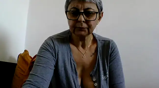 Snapshot of roseblak42 chatting on March 22, 12:14 pm roseblak42 online show from March 22, 12:14 pm