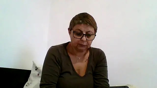 Snapshot of roseblak42 chatting on October 13, 2:39 pm roseblak42 online show from October 13, 2:39 pm