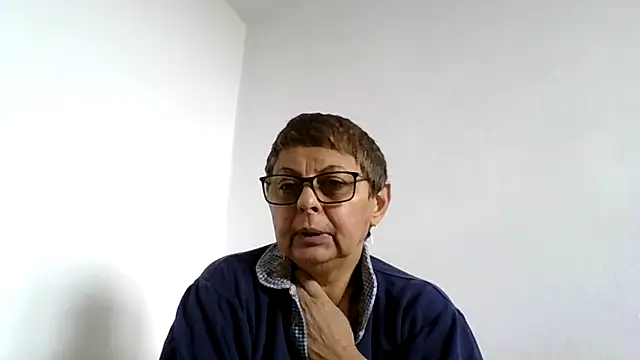 Snapshot of roseblak42 chatting on October 18, 10:27 am roseblak42 online show from October 18, 10:27 am