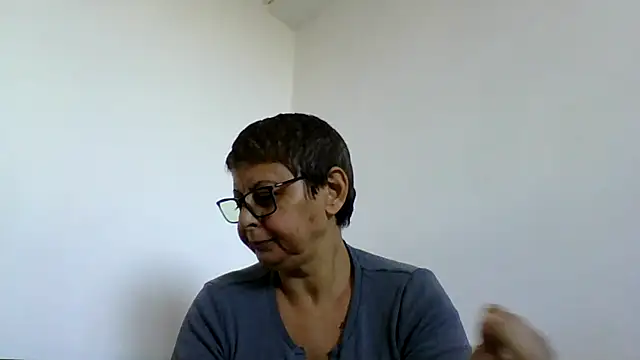 Snapshot of roseblak42 chatting on October 19, 9:32 am roseblak42 online show from October 19, 9:32 am
