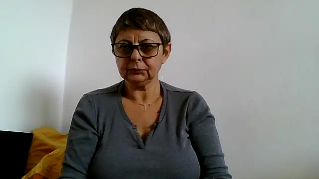 Snapshot of roseblak42 chatting on October 26, 10:32 am roseblak42 online show from October 26, 10:32 am