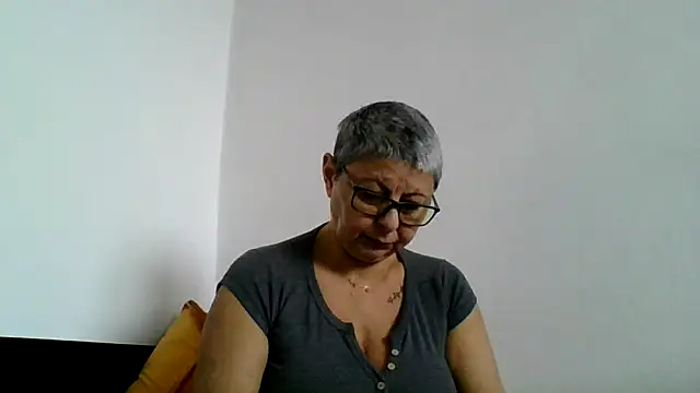 roseblak42 online show from December 17, 9:15 am