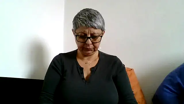 roseblak42 online show from March 2, 10:22 am