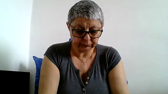 Snapshot of roseblak42 chatting on May 8, 10:31 am roseblak42 online show from May 8, 10:31 am