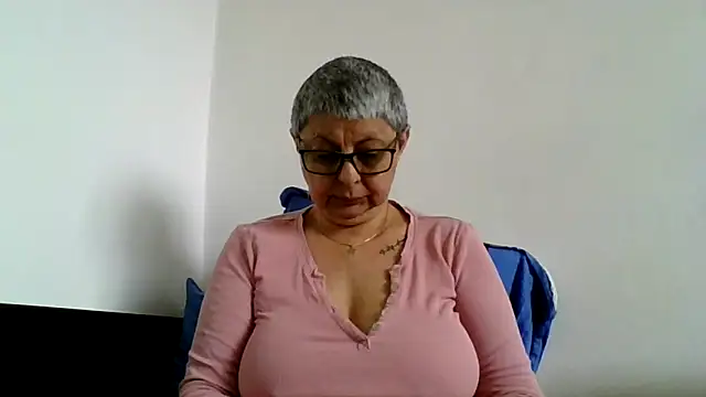 Snapshot of roseblak42 chatting on May 9, 8:41 am roseblak42 online show from May 9, 8:41 am