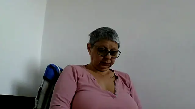 Snapshot of roseblak42 chatting on May 10, 3:17 pm roseblak42 online show from May 10, 3:17 pm