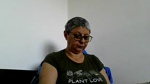 Snapshot of roseblak42 chatting on May 11, 10:10 am roseblak42 online show from May 11, 10:10 am