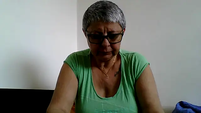 Snapshot of roseblak42 chatting on May 18, 8:31 am roseblak42 online show from May 18, 8:31 am
