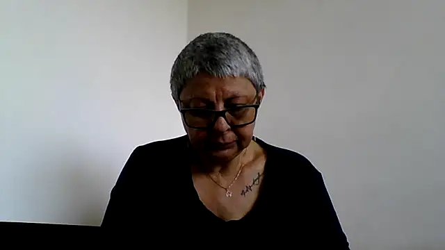 Snapshot of roseblak42 chatting on May 19, 7:58 am roseblak42 online show from May 19, 7:58 am