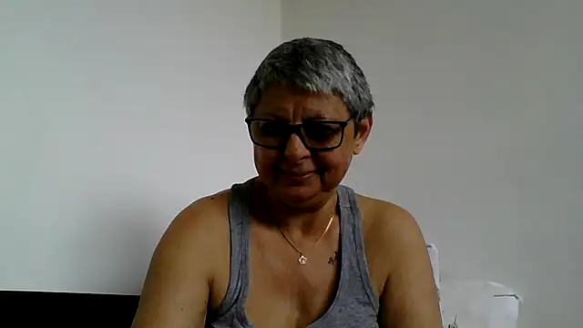 Snapshot of roseblak42 chatting on May 24, 9:14 am roseblak42 online show from May 24, 9:14 am