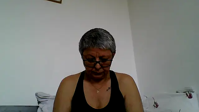 Snapshot of roseblak42 chatting on May 25, 8:42 am roseblak42 online show from May 25, 8:42 am