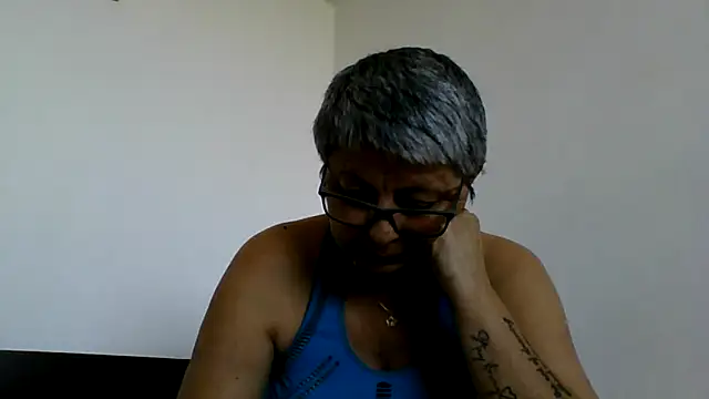 Snapshot of roseblak42 chatting on May 28, 12:35 pm roseblak42 online show from May 28, 12:35 pm