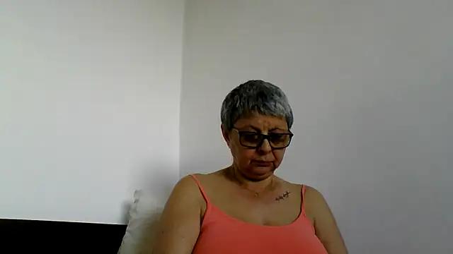 Snapshot of roseblak42 chatting on June 9, 1:01 pm roseblak42 online show from June 9, 1:01 pm