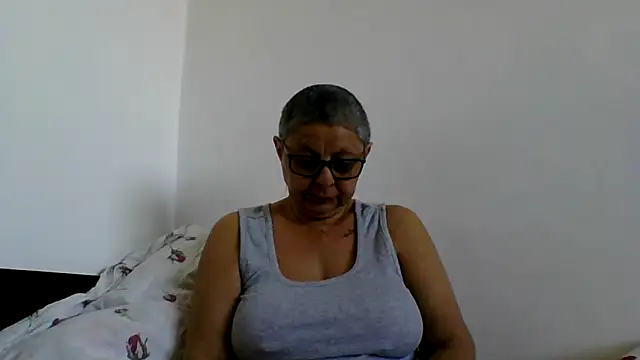 Snapshot of roseblak42 chatting on June 17, 1:56 pm roseblak42 online show from June 17, 1:56 pm