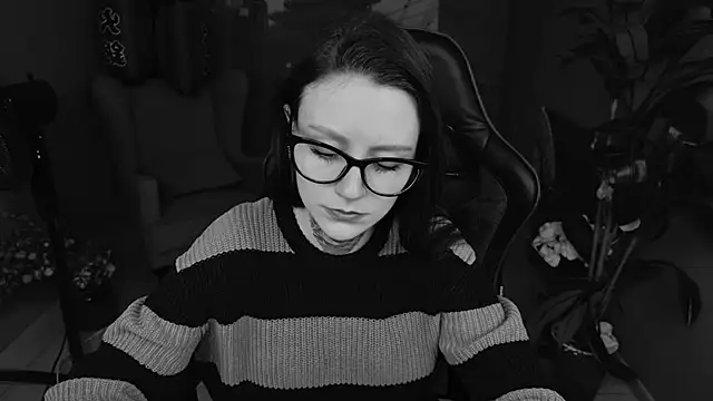 VeliraBraitberg online show from March 12, 4:13 pm