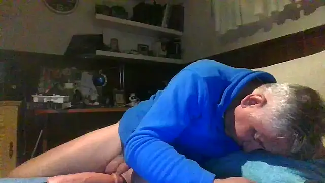 Snapshot of fransexdol chatting on January 2, 1:06 am fransexdol online show from January 2, 1:06 am