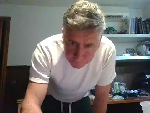 Snapshot of fransexdol chatting on February 20, 9:33 am fransexdol online show from February 20, 9:33 am