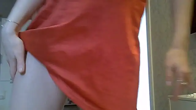 Snapshot of ZarinaSwift chatting on May 16, 6:43 am ZarinaSwift online show from May 16, 6:43 am