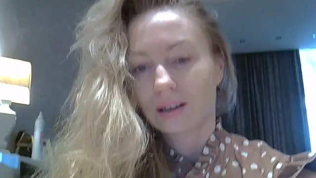 Snapshot of ZarinaSwift chatting on May 22, 4:19 am ZarinaSwift online show from May 22, 4:19 am
