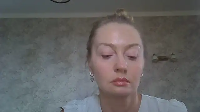 Snapshot of ZarinaSwift chatting on June 7, 7:12 am ZarinaSwift online show from June 7, 7:12 am