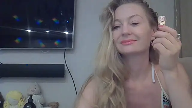 Snapshot of ZarinaSwift chatting on June 27, 12:22 pm ZarinaSwift online show from June 27, 12:22 pm