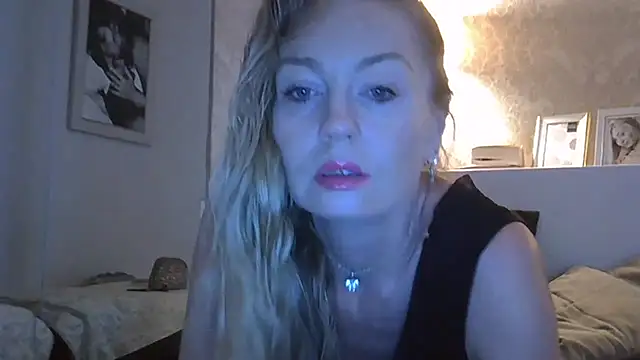Snapshot of ZarinaSwift chatting on June 28, 10:54 am ZarinaSwift online show from June 28, 10:54 am