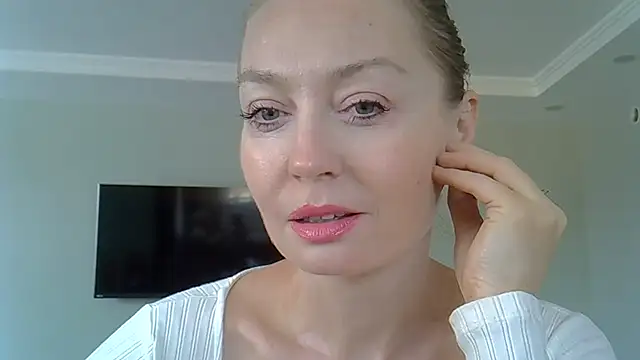 Snapshot of ZarinaSwift chatting on July 11, 5:21 am ZarinaSwift online show from July 11, 5:21 am