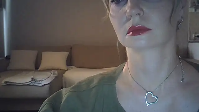 Snapshot of ZarinaSwift chatting on July 31, 12:04 pm ZarinaSwift online show from July 31, 12:04 pm