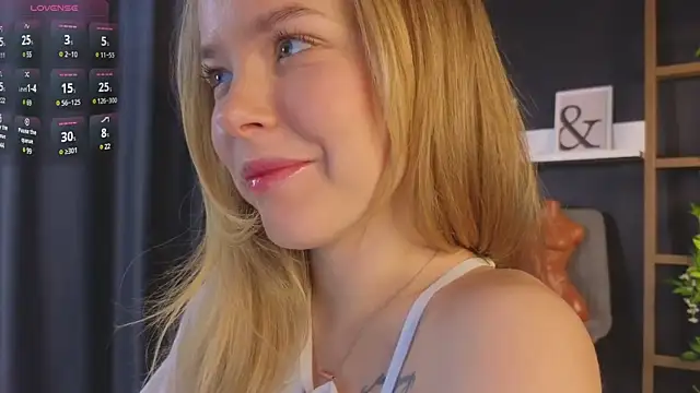 Snapshot of milly_shy chatting on January 9, 7:31 am milly shy online show from January 9, 7:31 am