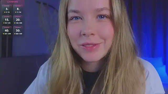 Snapshot of milly_shy chatting on December 15, 7:01 am milly shy online show from December 15, 7:01 am