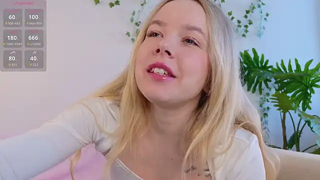 Snapshot of milly_shy chatting on April 20, 7:22 am milly shy online show from April 20, 7:22 am