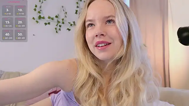 Snapshot of milly_shy chatting on April 27, 7:39 am milly shy online show from April 27, 7:39 am