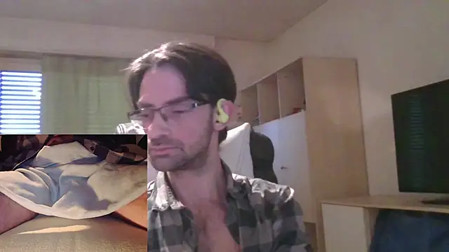 Snapshot of Drmoriarty07 chatting on December 15, 8:19 am Drmoriarty07 online show from December 15, 8:19 am