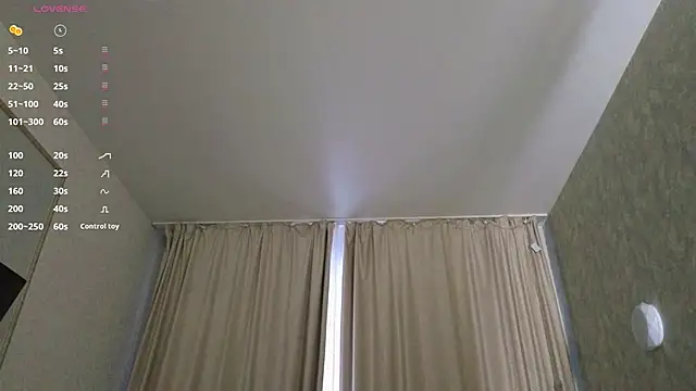 LaraSkinny online show from December 18, 3:01 am