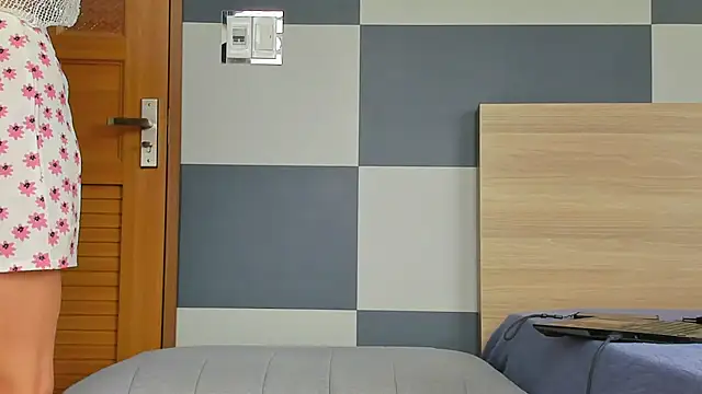 Snapshot of Kiera_Thomas chatting on December 4, 6:44 am Kiera Thomas online show from December 4, 6:44 am