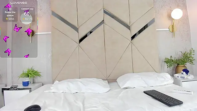 LiaVelez online show from June 20, 1:47 pm