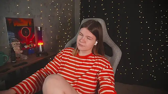 Snapshot of cuteamberlyyy chatting on October 31, 3:40 am cuteamberlyyy online show from October 31, 3:40 am