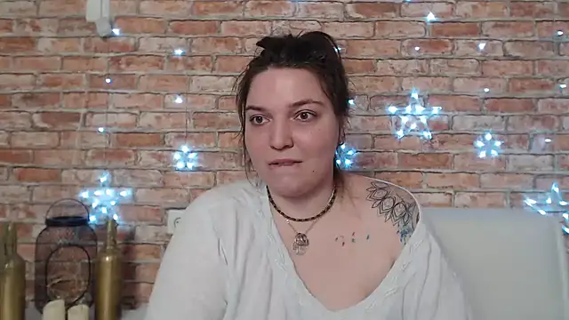 Amelia Kiss  online show from February 5, 3:45 am