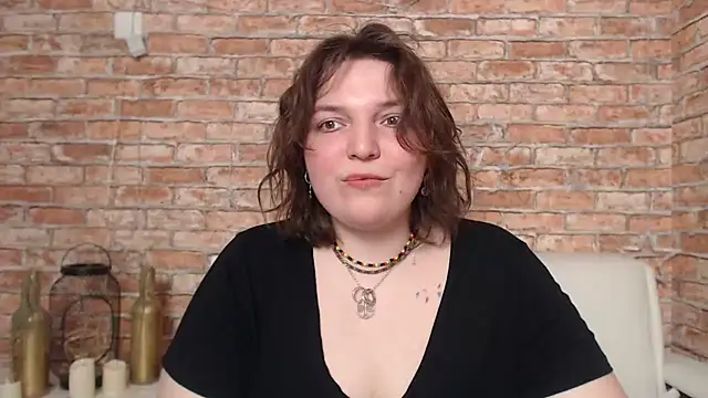 Amelia Kiss  online show from February 18, 3:53 am