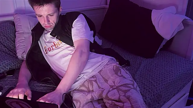 Snapshot of CupidZass chatting on January 10, 7:32 am CupidZass online show from January 10, 7:32 am