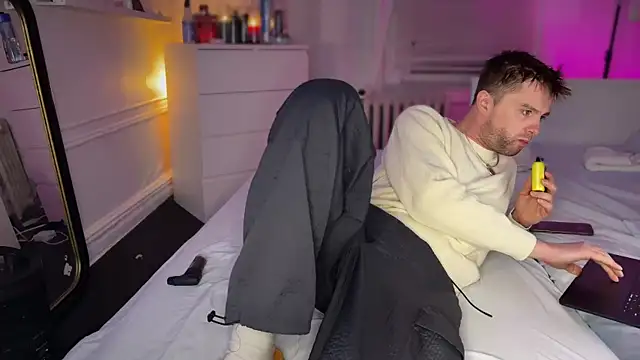 Snapshot of CupidZass chatting on February 3, 10:48 pm CupidZass online show from February 3, 10:48 pm